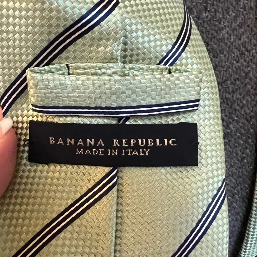 Banana Republic Silk Green Stripe Necktie